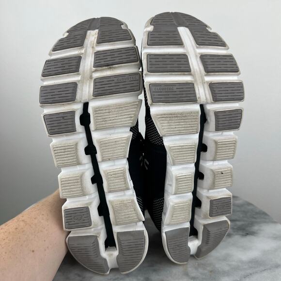 Women On Cloud 5 Athletic Casual Running Sneakers Black White (Sz 7.5) - Picture 7 of 9
